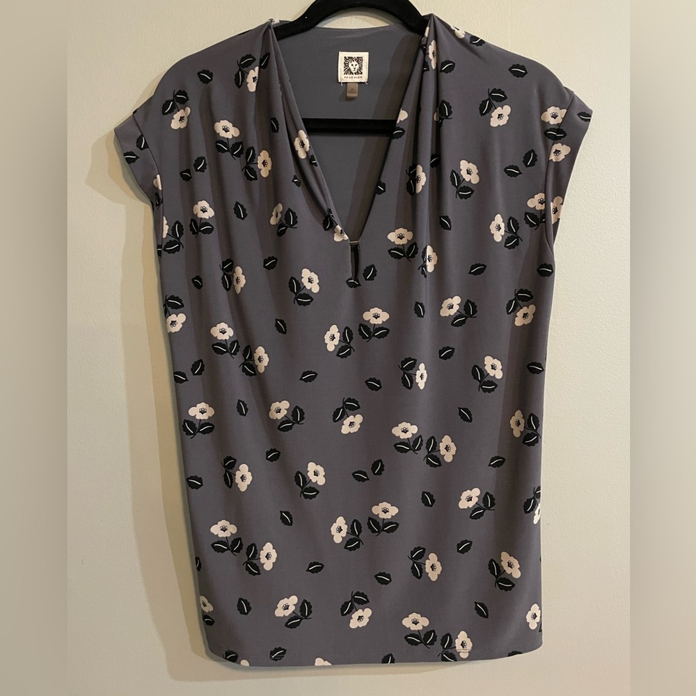 Anne Klein Women’s grey floral blouse. Size Medium